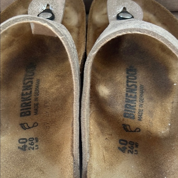 Silver Metallic Birkenstock T-Strap Sandals - Size 9 - Picture 3 of 11